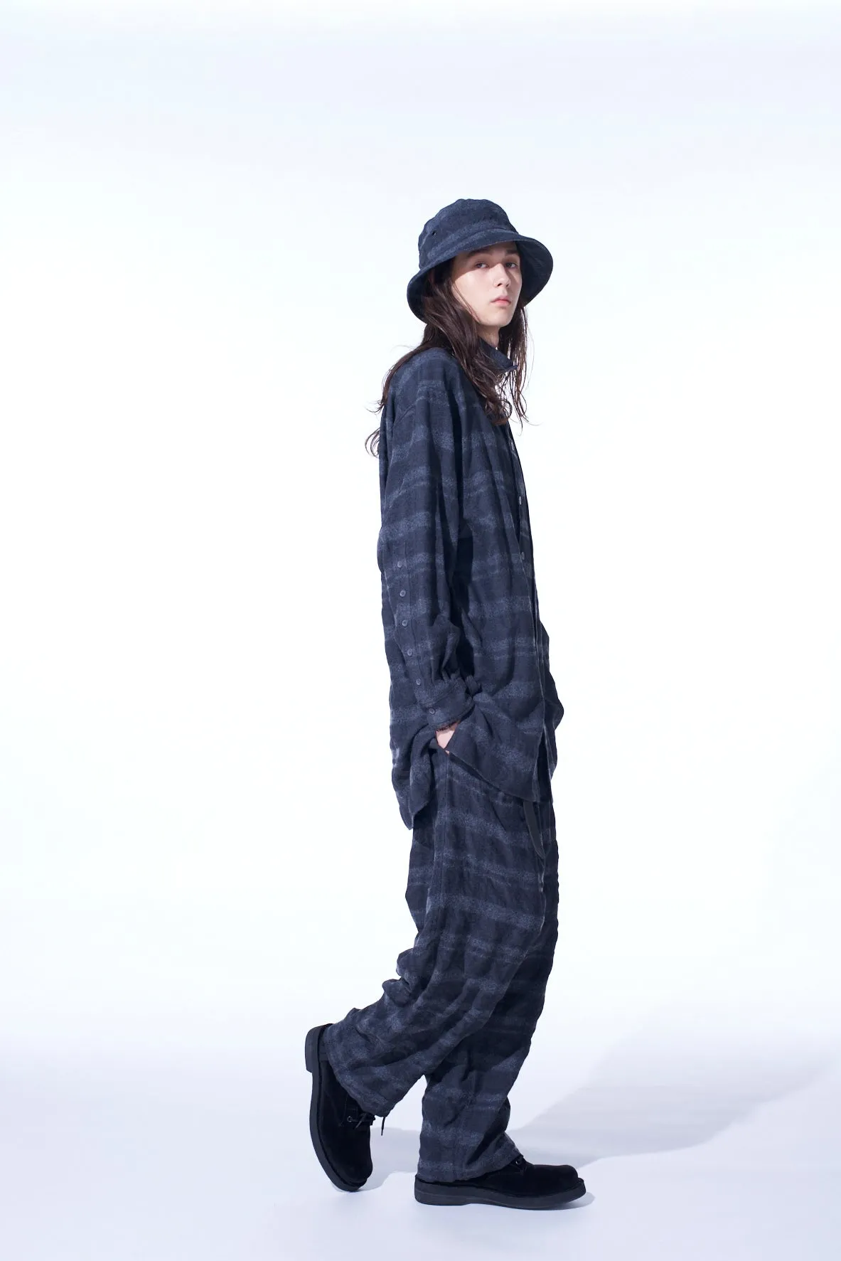 FULLING FINISHED SHADOW CHECK 3-TUCK WIDE TROUSERS